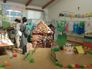 子ども達の共同作品「お菓子の家」 画像:子ども達の共同作品「お菓子の家」