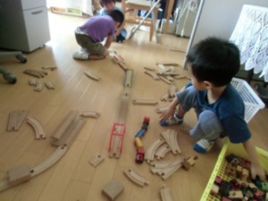 ねぇねぇ、幼稚園久しぶりだね 画像:ねぇねぇ、幼稚園久しぶりだね