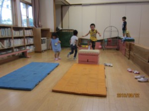 年長さんは早速オリンピックごっこ!です 画像:年長さんは早速オリンピックごっこ!です