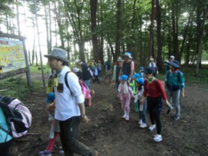 鞍掛山897mの頂上目指して出発です 画像:鞍掛山897mの頂上目指して出発です