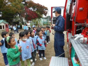 画像：消防自動車を見せてもらいました