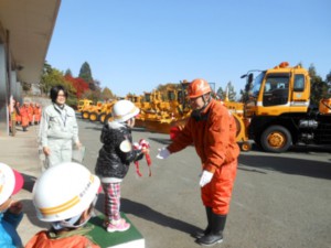 いよいよ出動式!鍵を渡します。 画像:いよいよ出動式!鍵を渡します。
