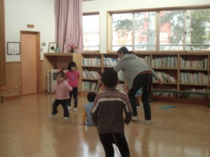年長組から年少組まで一緒の楽しい時間です 画像:年長組から年少組まで一緒の楽しい時間です