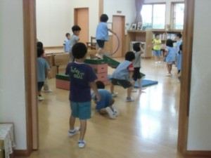 さっそくホールでの遊びが広がります 画像:さっそくホールでの遊びが広がります