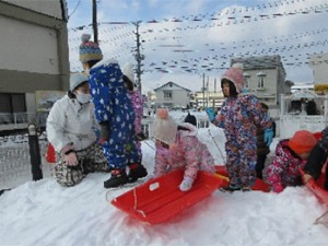 画像：雪遊び