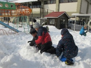 画像：雪遊び